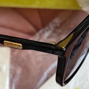 Sold! UNISEX GUCCI SUNGLASSES *NWT